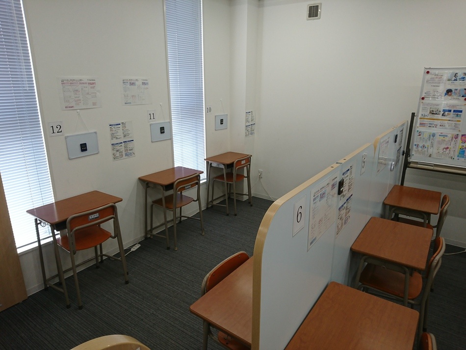 充実の学習環境:レッスンブースです。お子さま一人ひとりが、ご自分の目標に向かって集中して学習をしています!