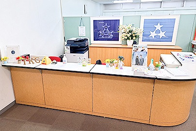 充実の学習環境:教室で何かわからないことがあれば、受付カウンターまでお気軽にご相談ください。