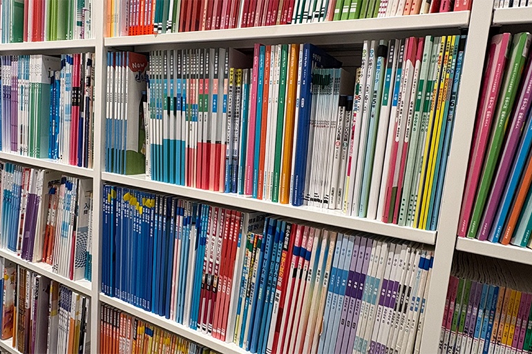充実の学習環境:多様なテキストをご用意し、お子さまに最適なものをご提案しています。