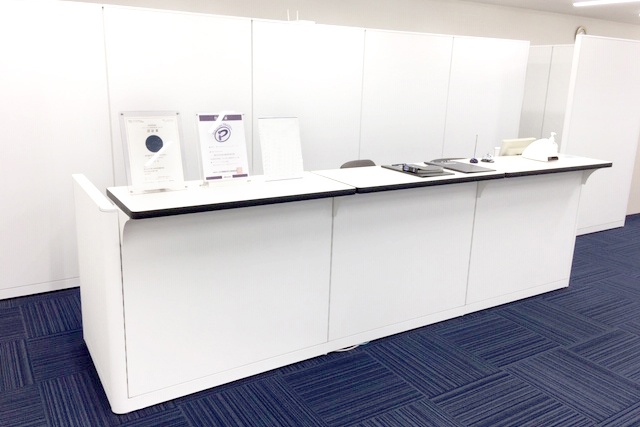 充実の学習環境:受付です。皆さまのお越しをスタッフ一同心待ちにしております!