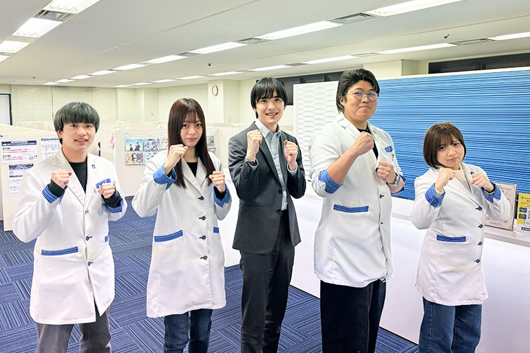 熱意ある先生たち。教室全体でお子さまの学習をサポートします。