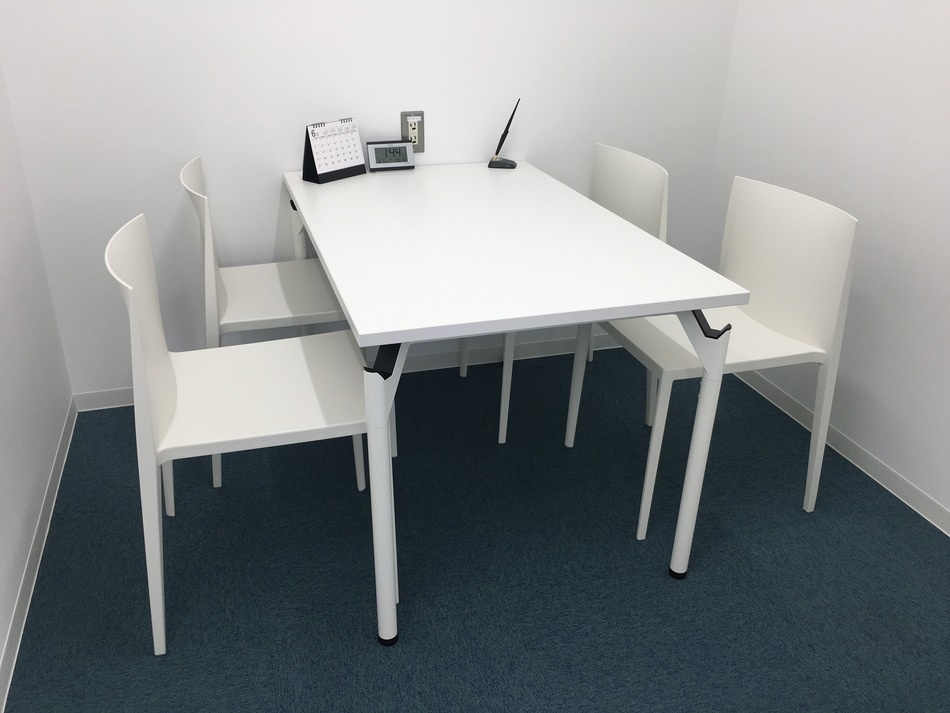 充実の学習環境:レッスンブースから離れた個室面談スペースでゆっくりとお話しを伺えます。