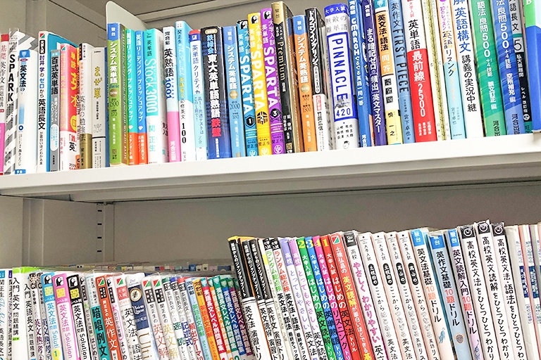 充実の学習環境:多様なテキストをご用意。お子さまの志望校や目標に合わせて対応しています。