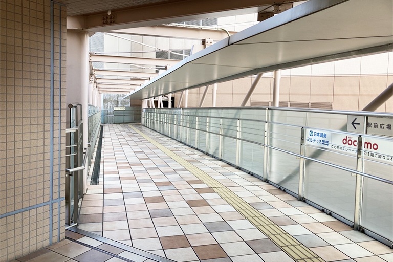 充実の学習環境:丸井のビルとの連絡通路を通るとテナントビル3階に繋がります