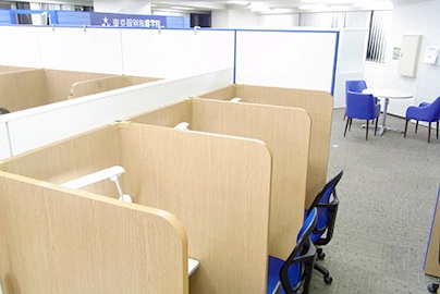 充実の学習環境:無料で使用できる自習席。集中しやすいと評判です。
