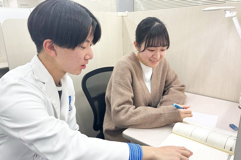 充実の学習環境:お子さまのちょっとした疑問にすぐに対応。お気軽にご質問ください。