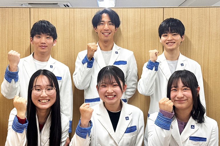 熱意ある先生たち。教室全体でお子さまの学習をサポートします。