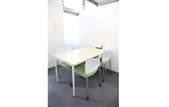 充実の学習環境:面談室です。進路や学習のお困りごとを解決するお手伝いをします。