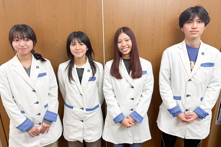 充実の学習環境:学芸大学教室ではお子さまの目標達成のため、講師がチームとなってサポートしております!