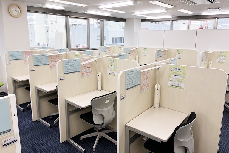 充実の学習環境:無料で使用できる自習席。集中しやすいと評判です。