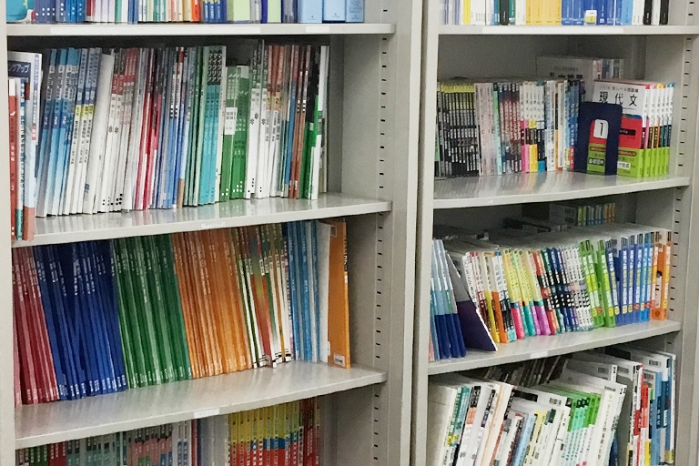 充実の学習環境:多様なテキストをご用意し、お子さまに最適なものをご提案しています。