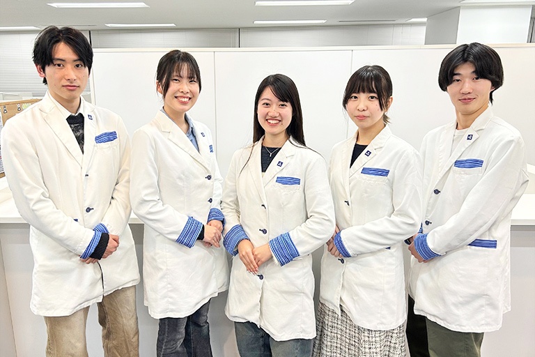 熱意ある講師たち。教室全体でお子さまの学習をサポートします。