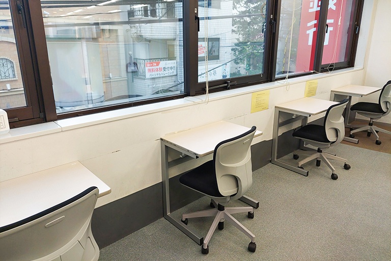 充実の学習環境:月~土の14時から使用できる自習室も大変ご好評をいただいております。