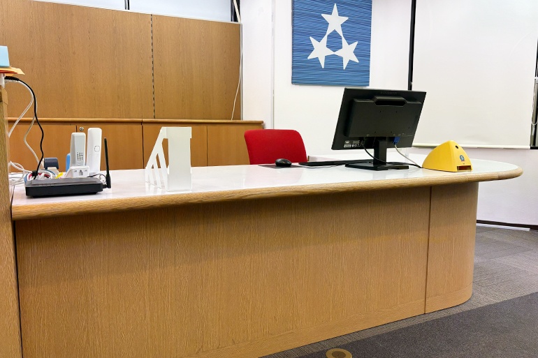 充実の学習環境:教室で何かわからないことがあれば、受付カウンターまでお気軽にご相談ください。