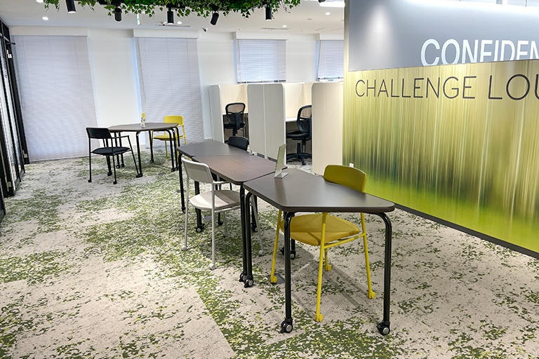 充実の学習環境:明るく清潔な教室です。入りやすい雰囲気づくりを心がけています。