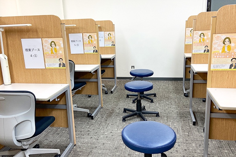 充実の学習環境:パーテーションで1人ずつ区切られているので、自分の勉強に集中できます。