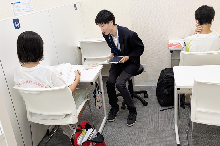 充実の学習環境:コーチが個別に丁寧に指導します。