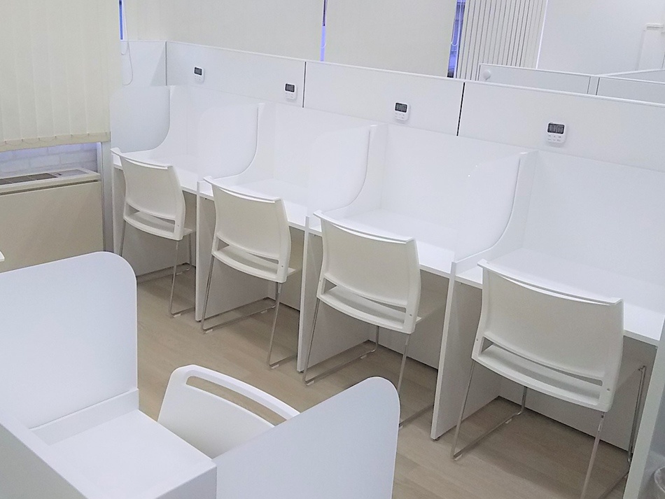 充実の学習環境:集中して学習できる自習スペース。ご自身のレッスンが無い日でもご利用いただけます。