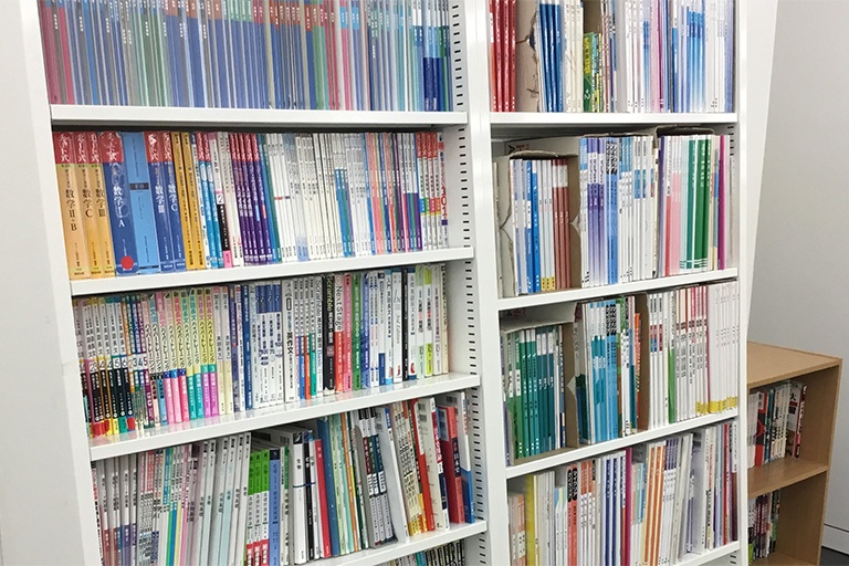 充実の学習環境:対応テキストは十分な種類・量を準備。お子さまの課題や目標に合わせて対応しています。