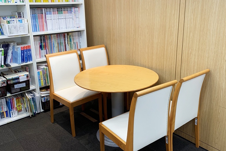 充実の学習環境:ちょっとした相談・質問をしやすいオープンスペース