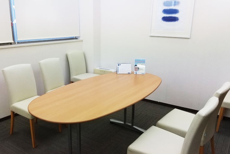 充実の学習環境:集中できる面談ルームでお困りごとや将来の目標など、たくさんお聞かせください。