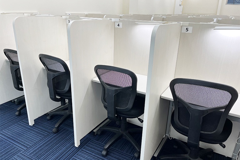 充実の学習環境:静かで集中しやすい自習スペース。