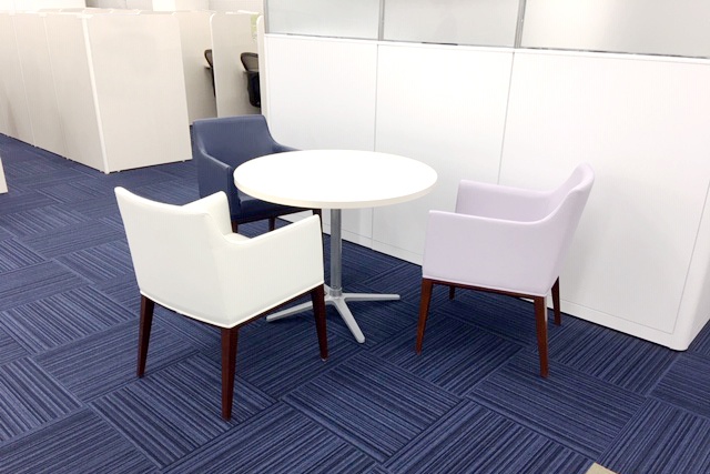 充実の学習環境:オープンな環境のフリースペース。お気軽にご質問・ご相談などをしていただけます。