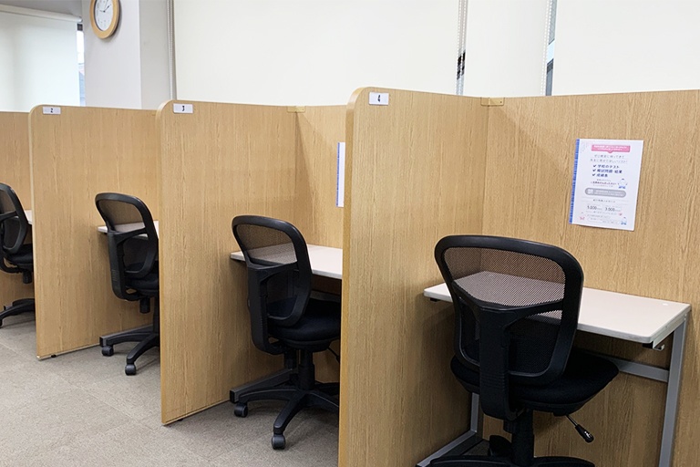 充実の学習環境:静かで集中しやすい自習スペース。