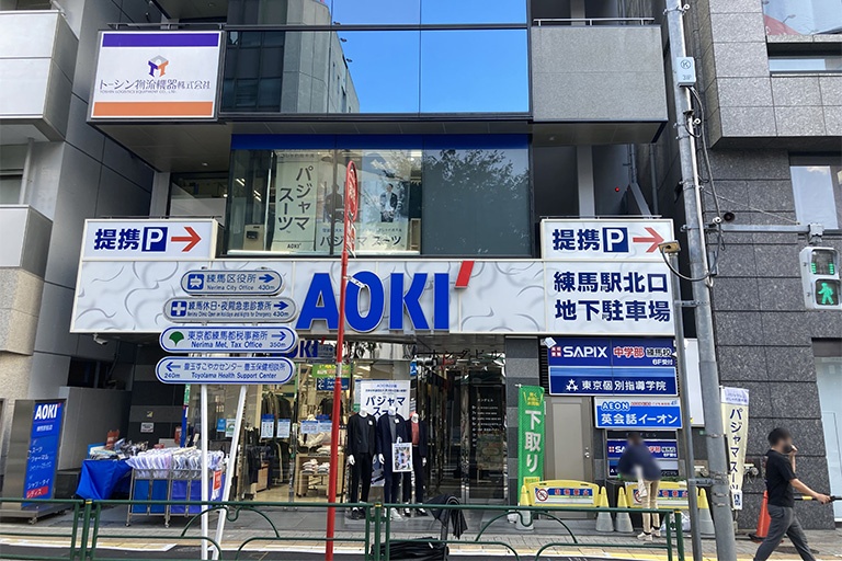 充実の学習環境:アクセス案内②:信号を渡った先の、左手目の前にある「練馬ホンダビル」に練馬教室はございます。