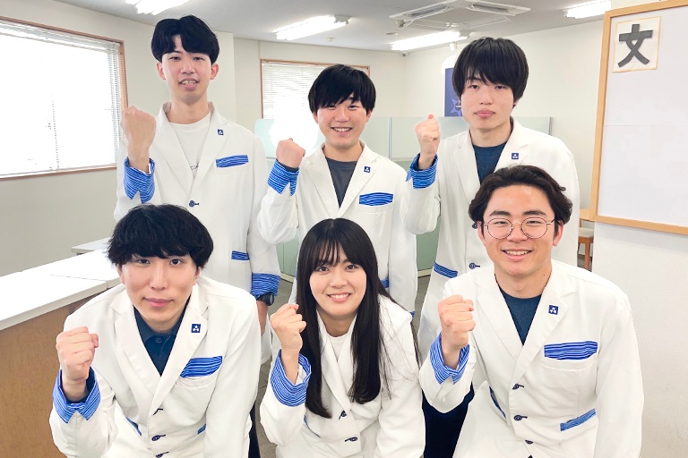 講師たちはお子さまの目標達成のために、日々一生懸命サポートさせていただきます。