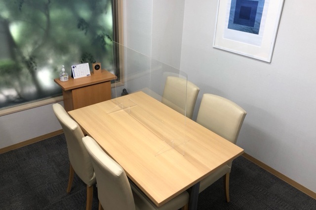 充実の学習環境:個別相談用の面談室。最適な学習方法や志望校のご提案などを、2か月に1度のペースで行っています。気になることがあれば随時個別面談を行います。