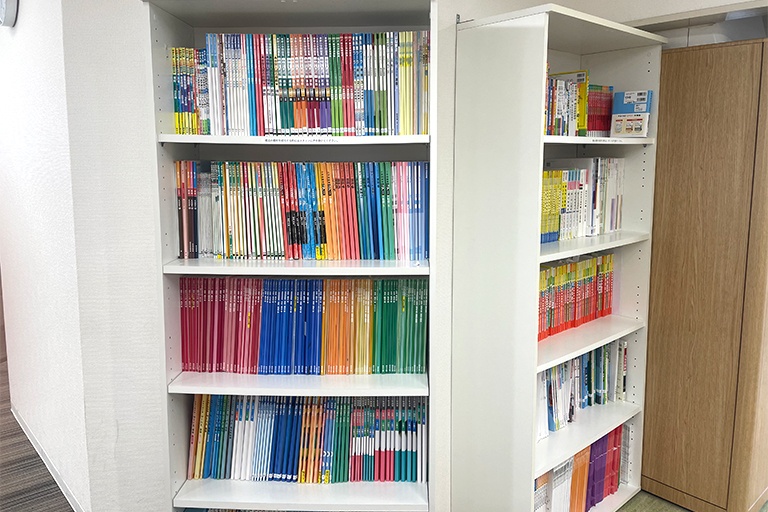 充実の学習環境:多様なテキストをご用意し、お子さまに最適なものをご提案しています。