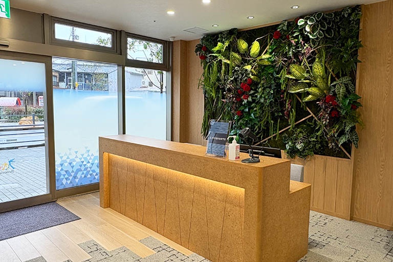 充実の学習環境:開放的な受付カウンター。ご質問・ご相談など、どんな小さなことでもお気軽にお声かけください。