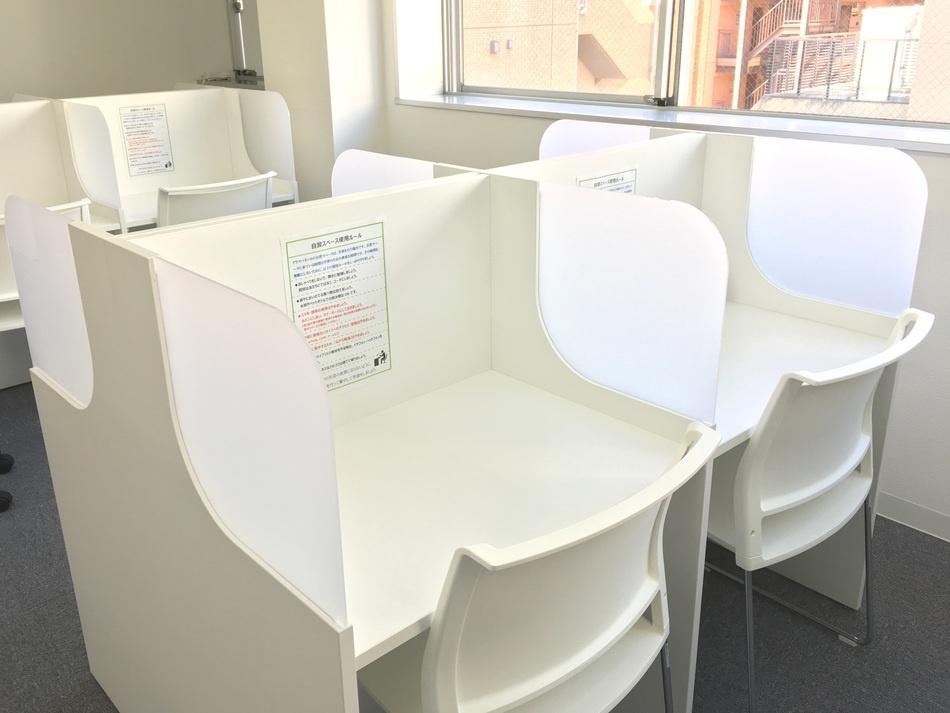 充実の学習環境:自習席は14席完備、集中して学習に取り組めます。
