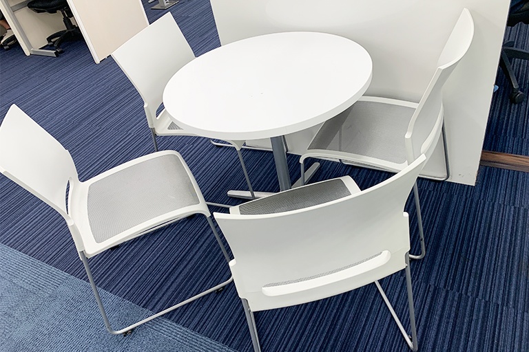 充実の学習環境:ちょっとした相談・質問をしやすいオープンスペース