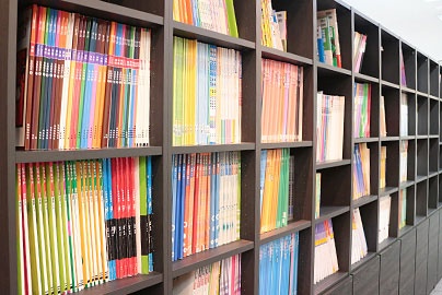 充実の学習環境:対応テキストは十分な種類・量を準備。お子さまの課題や目標に合わせて対応しています。