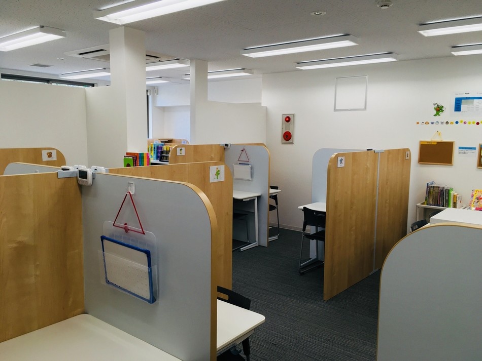 充実の学習環境:レッスンブースです。コーチが一人ひとりの学習状況をしっかり見ていきます。