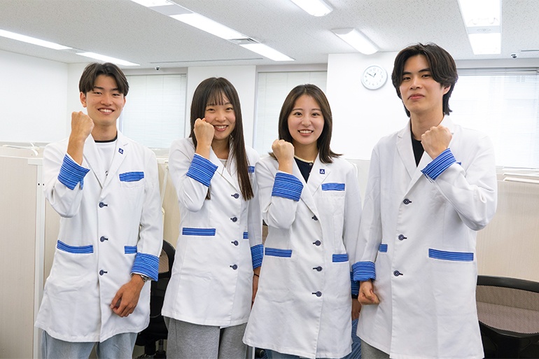 熱意ある先生たち。教室全体でお子さまの学習をサポートします。