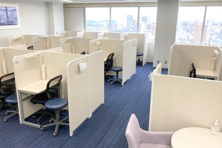 充実の学習環境:パーテーションで1人ずつ区切られているので、自分の勉強に集中できます。