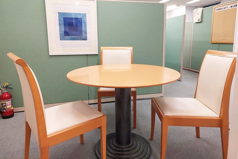 充実の学習環境:オープンな環境のフリースペース。お気軽にご質問・ご相談などをしていただけます。