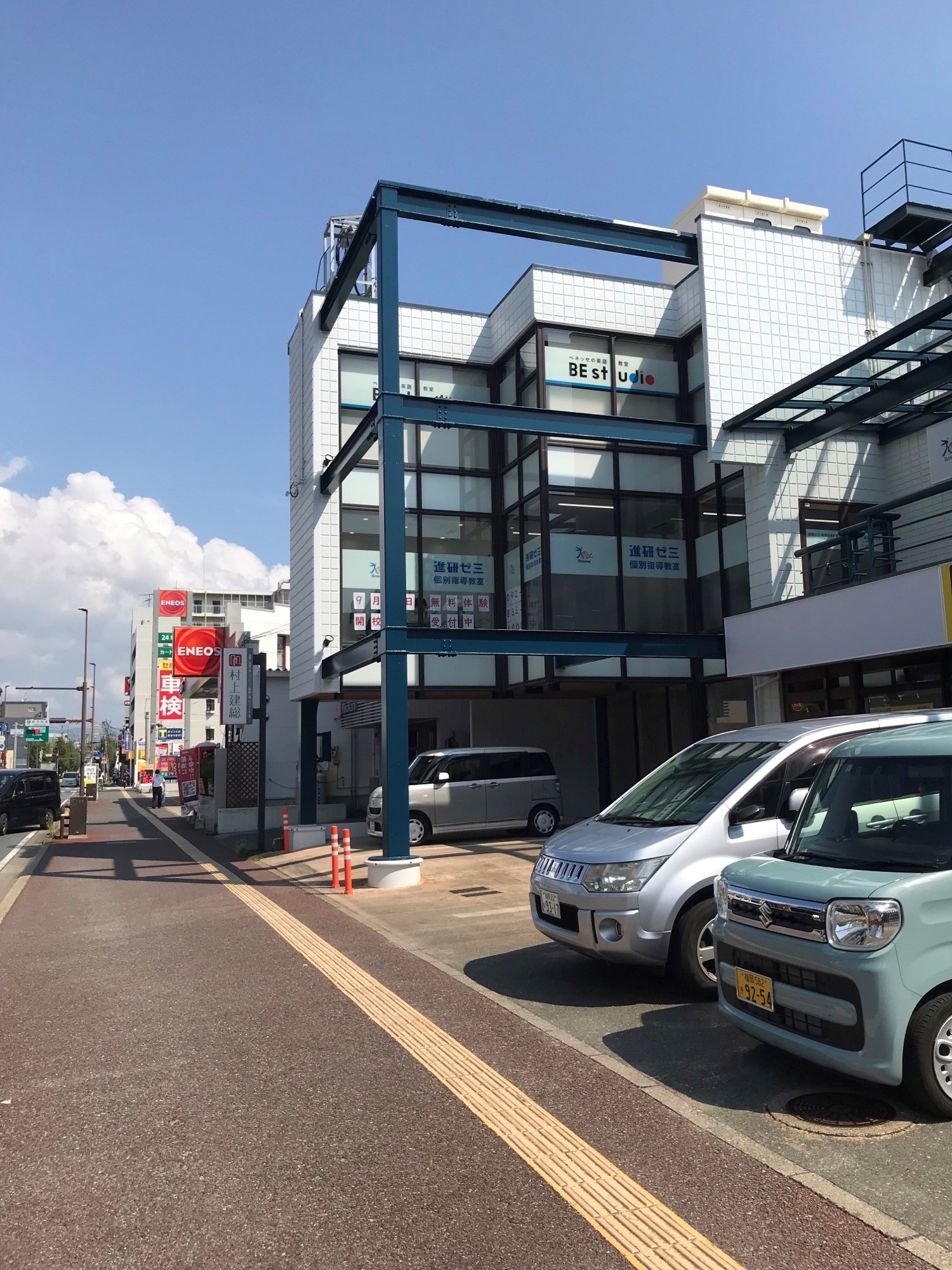 充実の学習環境:教室下には駐車・駐輪場があります。