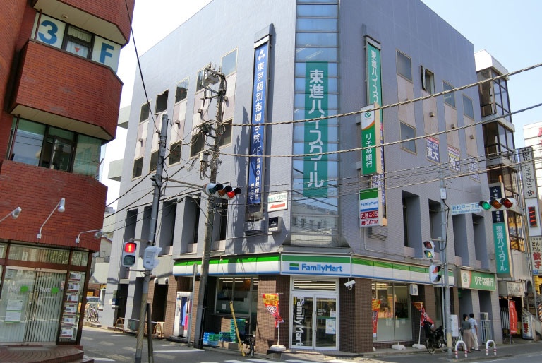 充実の学習環境：新松戸駅近くの通いやすい立地です。