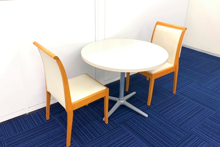 充実の学習環境:オープンな環境のフリースペース。お気軽にご質問・ご相談などをしていただけます。