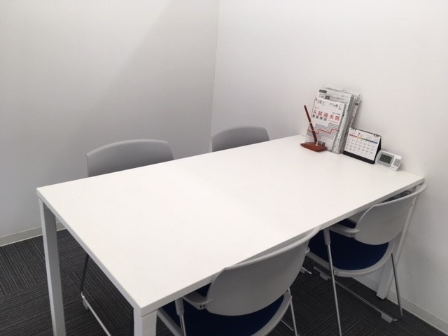 充実の学習環境:面談スペースです。勉強のやり方、定期テスト対策、内申対策、入試対策など、どのようなこともお気軽にご相談ください!