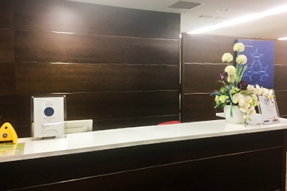 充実の学習環境:教室で何かわからないことがあれば、受付カウンターまでお気軽にご相談ください。