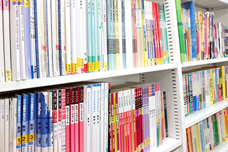 充実の学習環境:テキストはお子さまに合わせてご提案しております。学校で配られたプリントや教材ももちろん可能です。