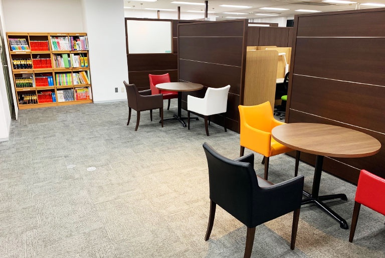 充実の学習環境:ちょっとした相談・質問をしやすいオープンスペース