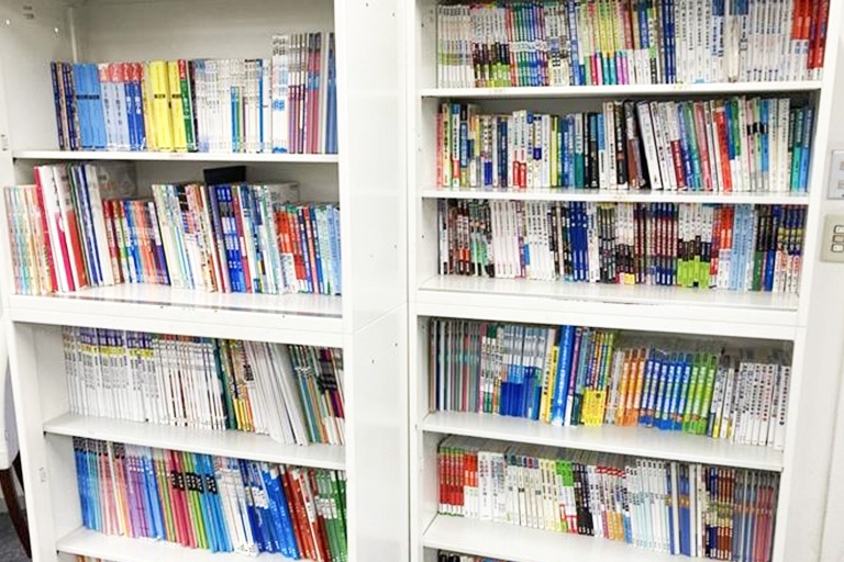 充実の学習環境:対応テキストは十分な種類・量を準備。お子さまの課題や目標に合わせて対応しています。