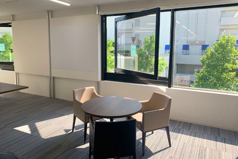 充実の学習環境:ちょっとした相談・質問をしやすいオープンスペース