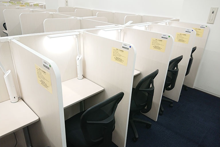 充実の学習環境:静かで集中しやすい自習スペース。